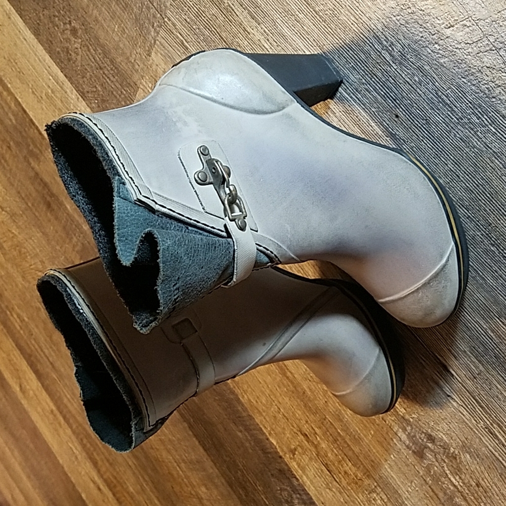 Sorel Medina Size 7.5 Taupe Grey Black Heeled Rubber Ankle Rain Boot EXCELLENT